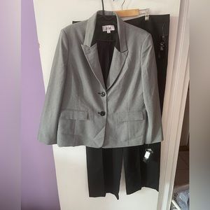 NWT Le Suit Fairlakes Black/White Pantsuit 18